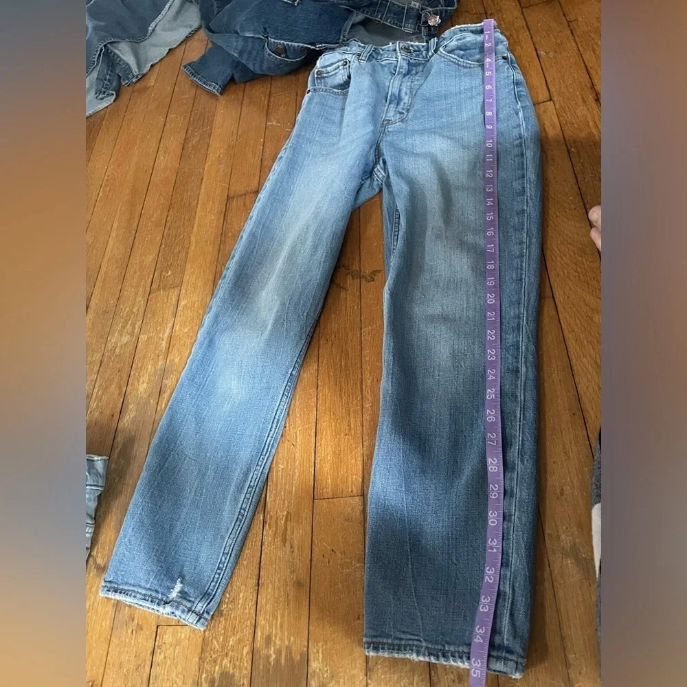 Abercrombie and Fitch The Mom High Rise Jeans Size 0R medium wash